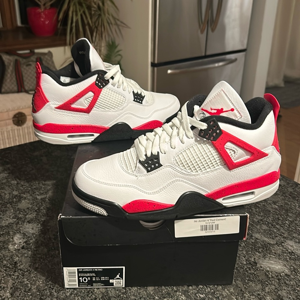 ๐ฆ Nike Air Jordan 4 Retro Sneakers